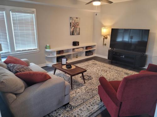 Mid century Vintage Apartment — 4-Star Luxury Hotel in Hibbing, United States