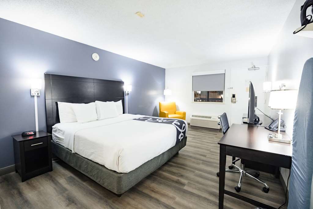 La Quinta Inn by Wyndham Tampa Near Busch Gardens - photo 41