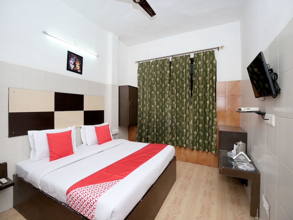 Oyo 12986 The Red Hotel