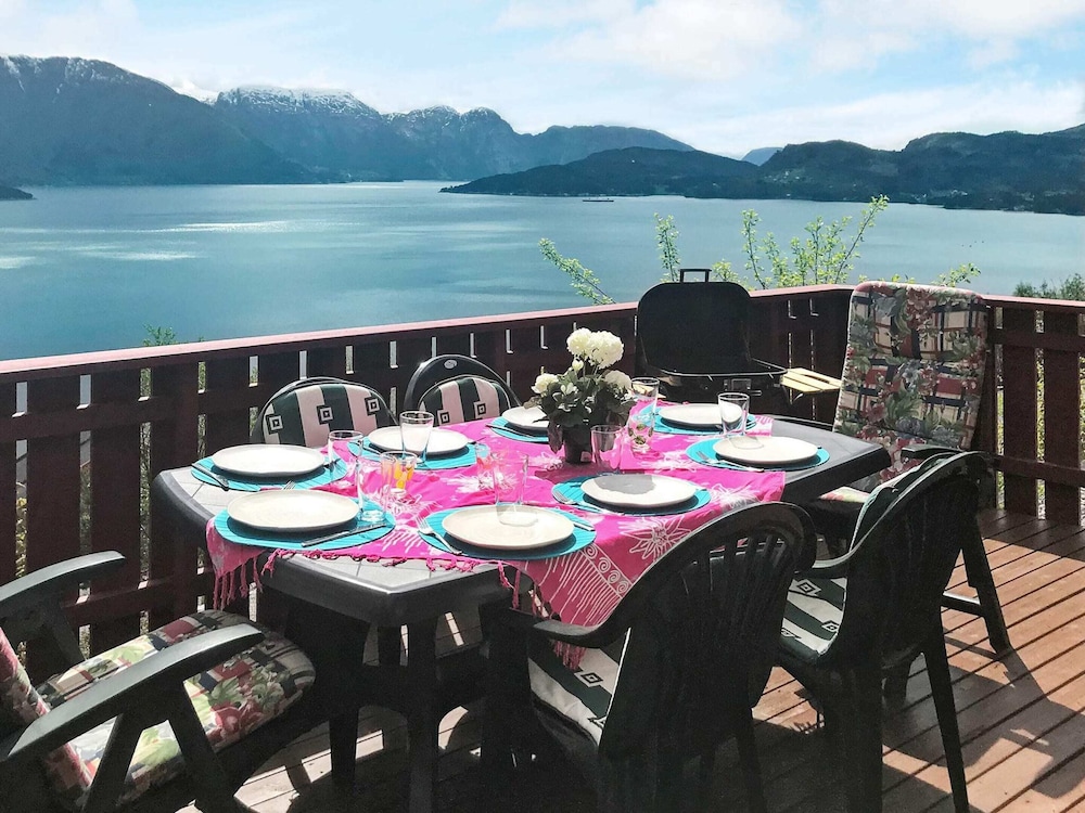 8 person holiday home in Norheimsund By Traum — 4-Star Luxury Hotel in Norheimsund, Norway