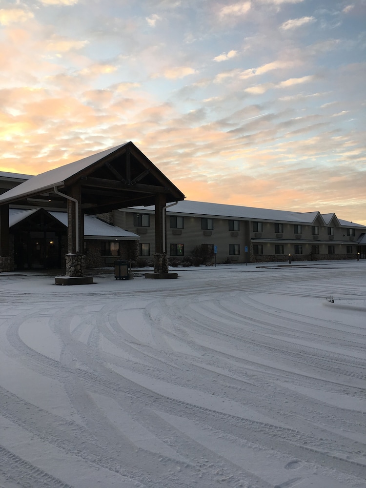 Moose Lake Lodge & Suites - photo 26
