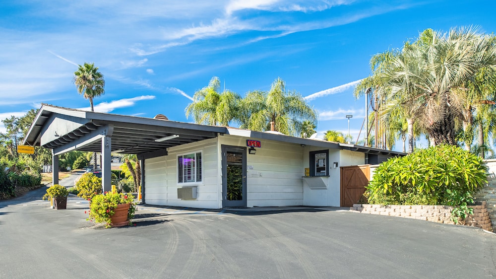 Fallbrook Country Inn - photo 17