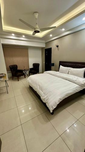 Elysium Capital Retreat 2BHK Opposite Centaurus Mall — Islamabad — photo 5