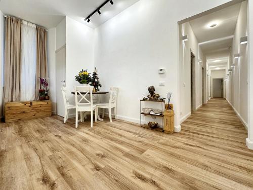 Colosseum Luxury Guest House — 4-Star Luxury Hotel in Rome, Italy