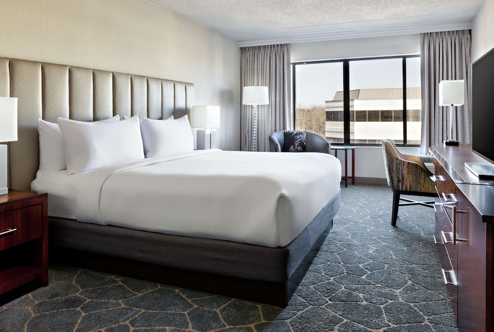 DoubleTree by Hilton Fairfield Hotel & Suites - photo 25