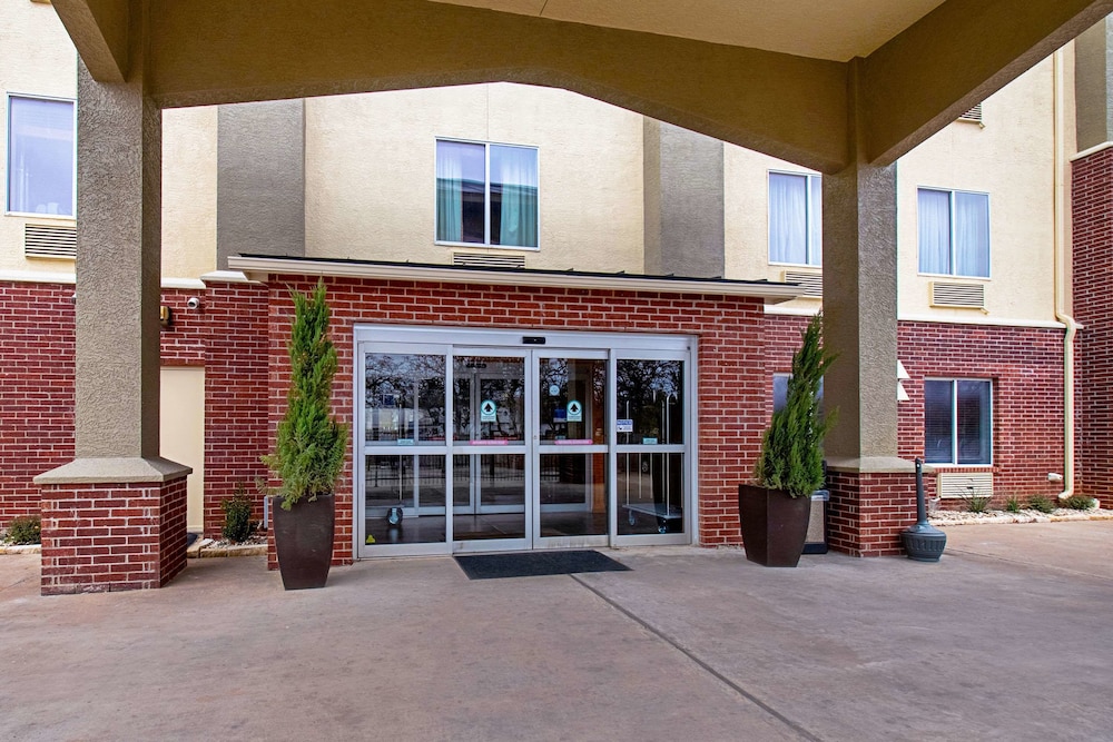 Comfort Inn and Suites Fredericksburg - photo 28