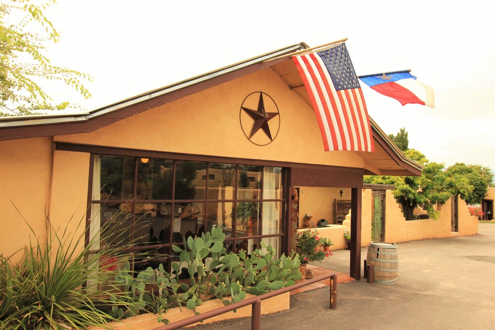 The Maverick Inn - photo 20