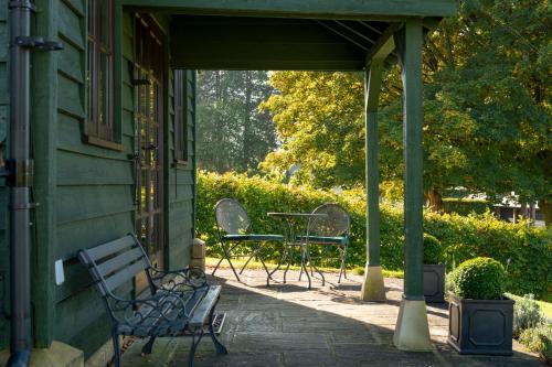 Beautiful Cottage With Stunning Views in Box — 4-Star Luxury Hotel in Box, United Kingdom