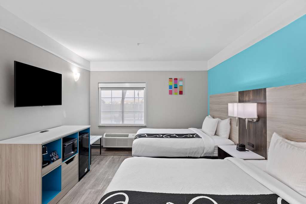La Quinta Inn & Suites by Wyndham Raymondville - photo 56