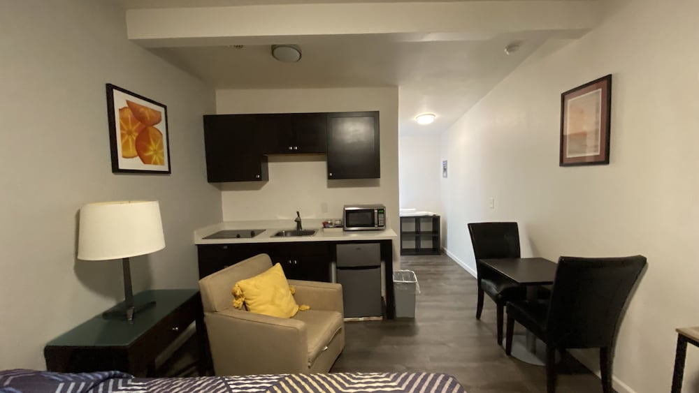 Golden Kent Motel - photo 19