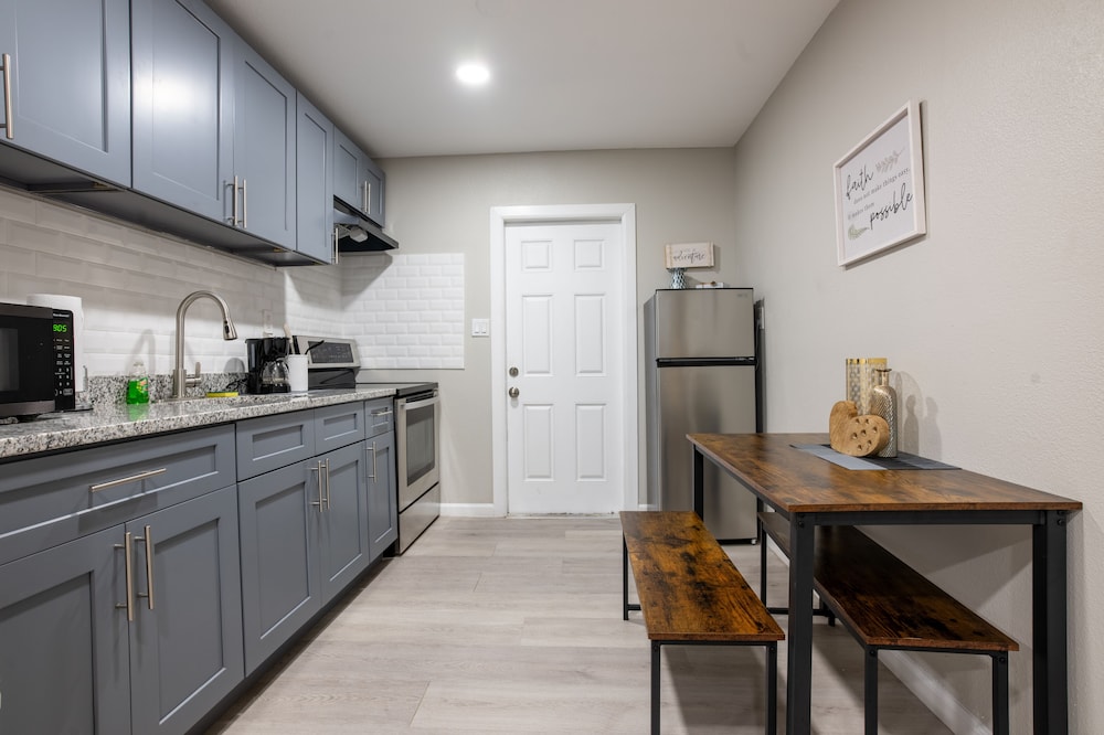 University Serenity Suites 15th - photo 3