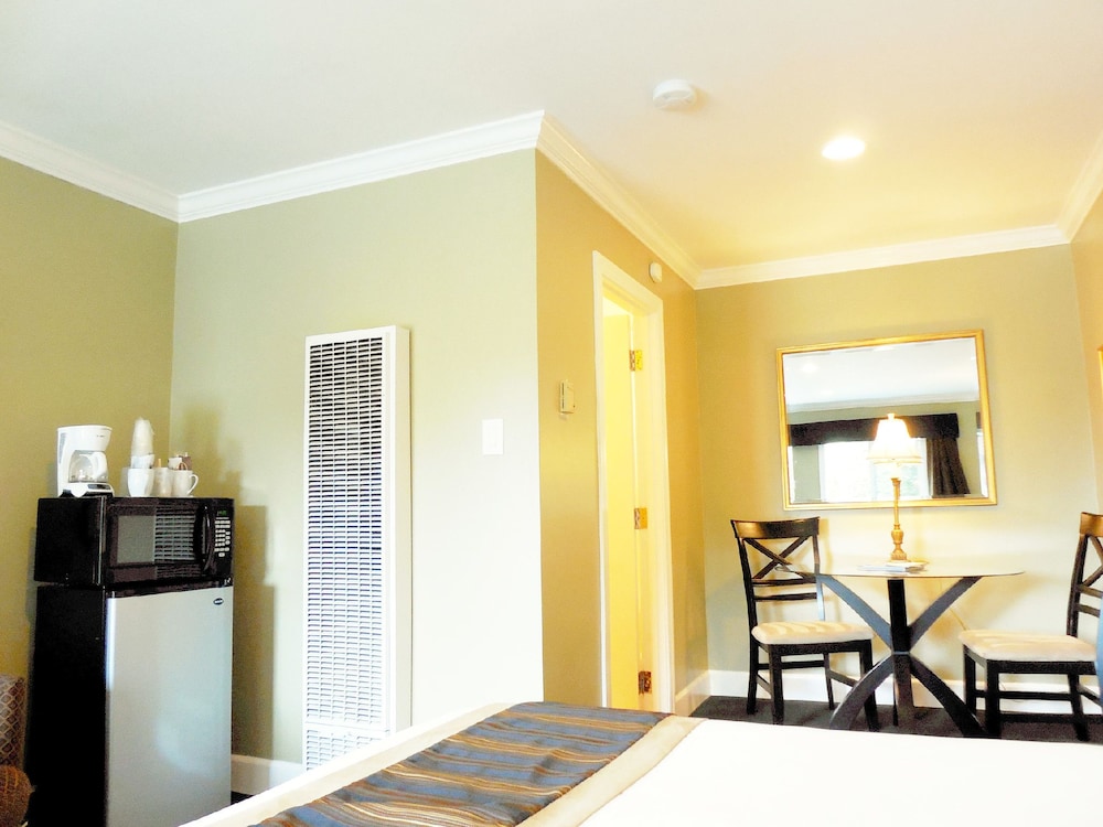 Sea Breeze Inn And Cottages - photo 47