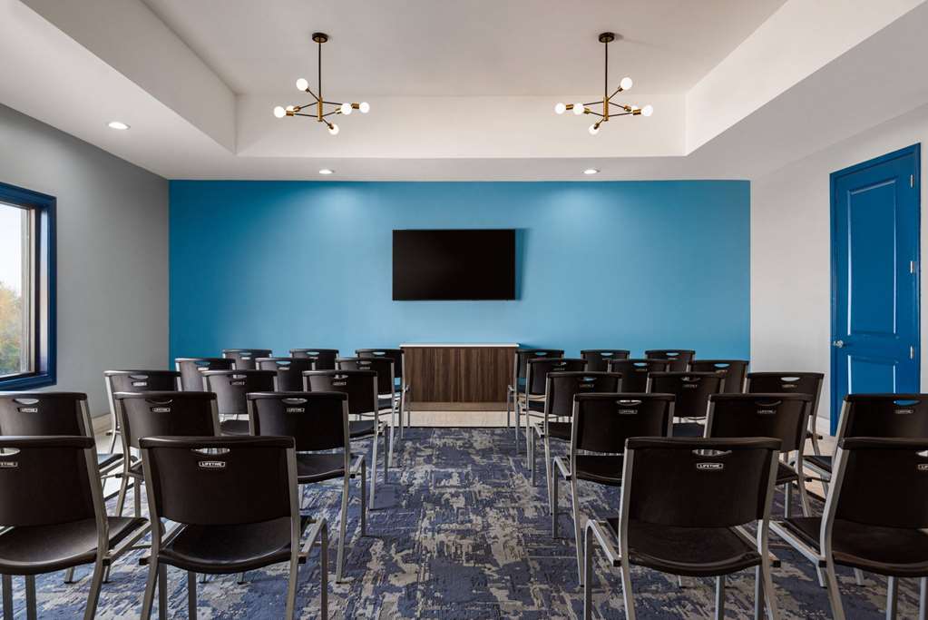 La Quinta Inn & Suites by Wyndham Gonzales LA - photo 43