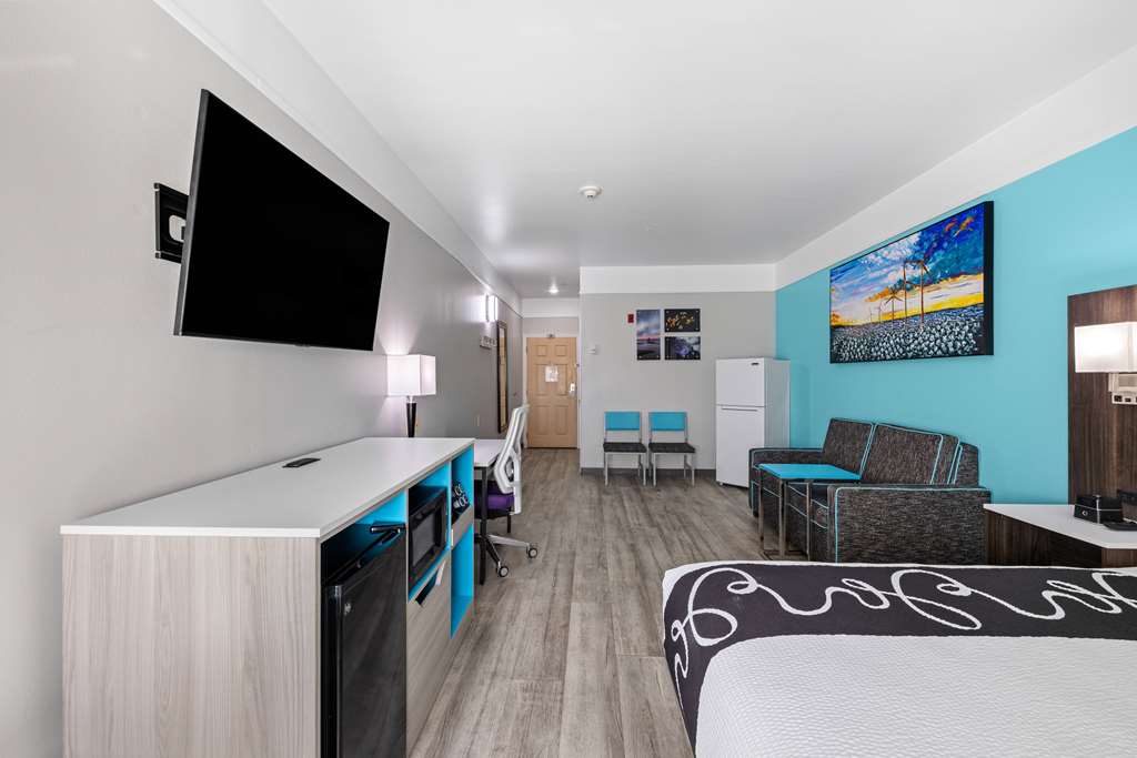 La Quinta Inn & Suites by Wyndham Raymondville - photo 80