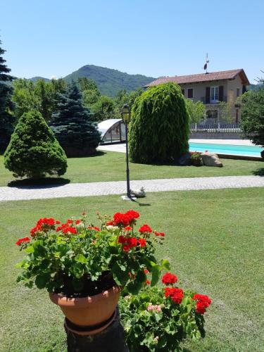 L'Isola Dla Cerrea — 4-Star Luxury Hotel in Mombasiglio, Italy