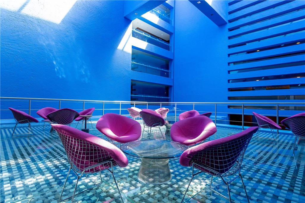 Blue Lounge Bar