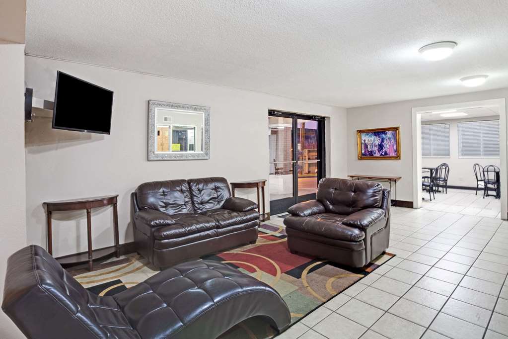 Super 8 by Wyndham Nashville Dntn Opryland Area - photo 2