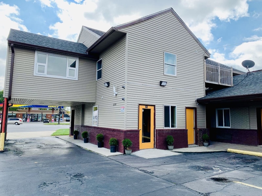 Motor City Inn & Suites - photo 15