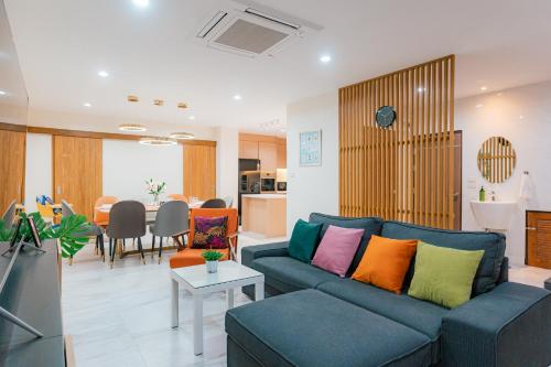 Prime Sukhumvit Modern Home Phrom Phong Bts Em District Up To 14 Guests — 4-Star Luxury Hotel in Bangkok, Thailand