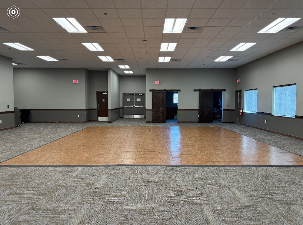 Cardinal Inn & Event Center - photo 16