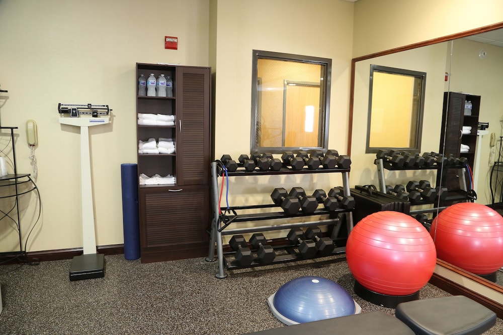 Holiday Inn Express Hotel & Suites Cleveland - photo 32