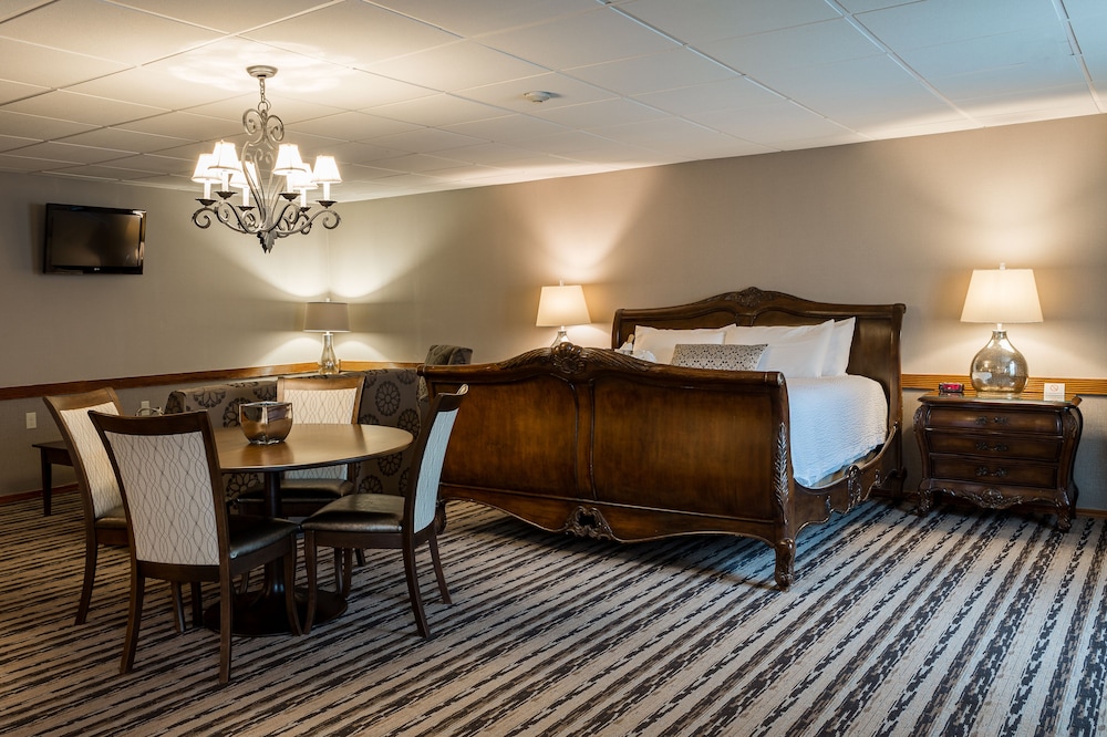 The Colonial Hotel - photo 7