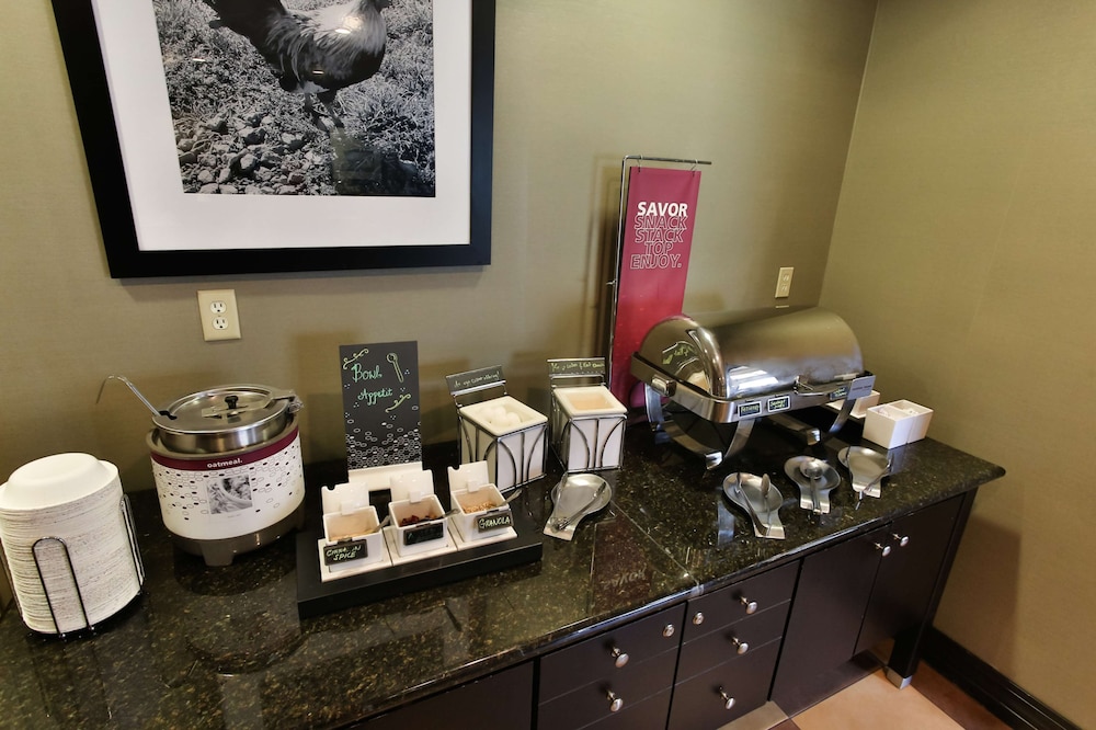 Hampton Inn & Suites Middlebury - photo 32