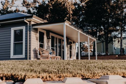The Red Hill Nest — hotel in Raglan