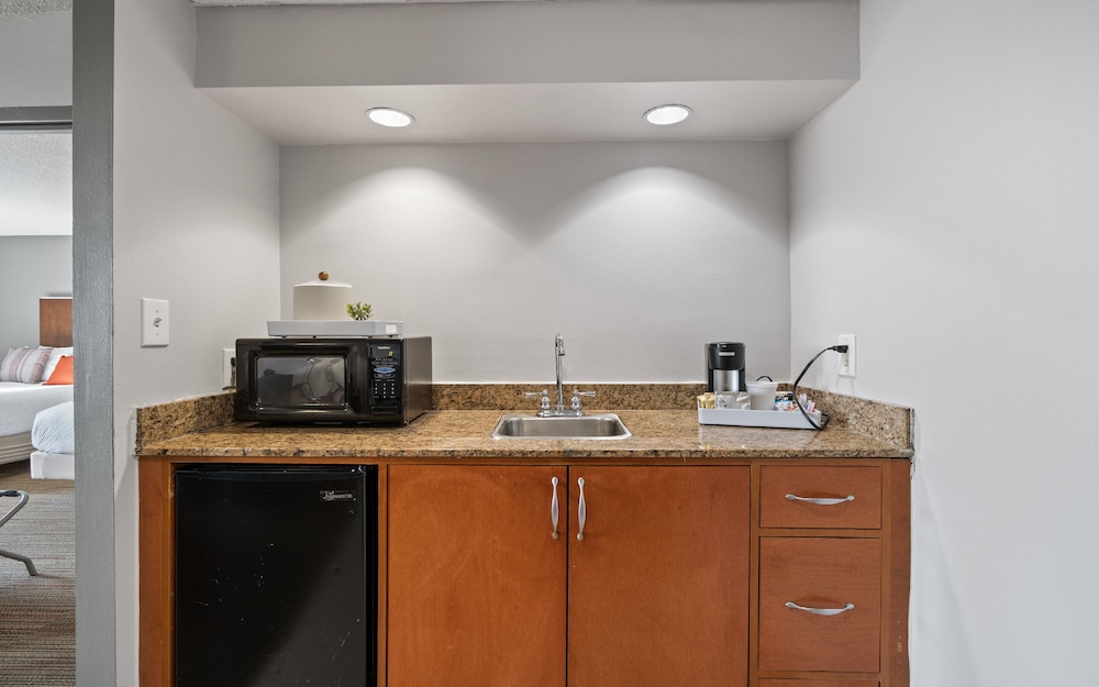 Four Points by Sheraton Charlotte - photo 24