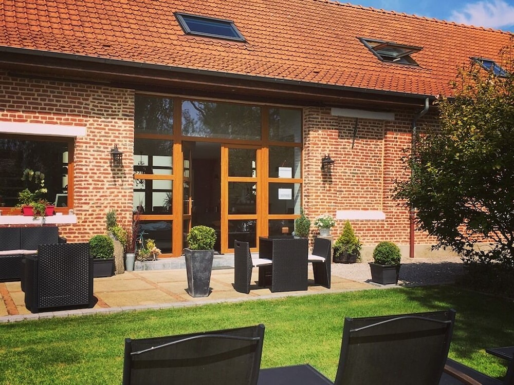 Au Coeur Des Hôtes — 4-Star Luxury Hotel in Steenvoorde, France
