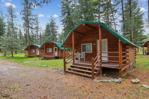 Lost Horse Resort Double Queen Cabin 15 — hotel in Darby