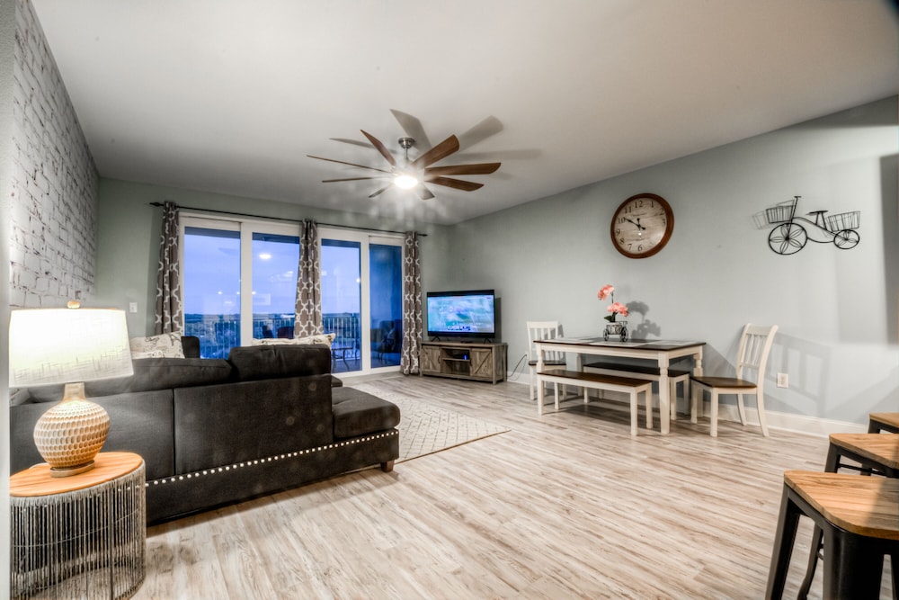 Laketown Wharf Resort by Aneliya's Rentals - photo 495