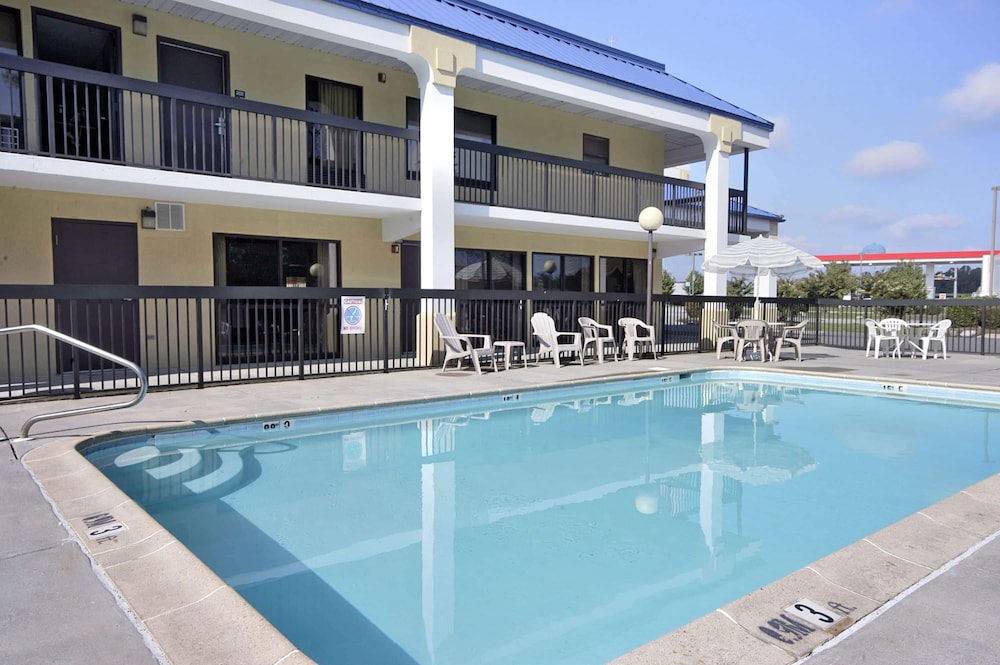 Super 8 by Wyndham Ruther Glen Kings Dominion Area - photo 17