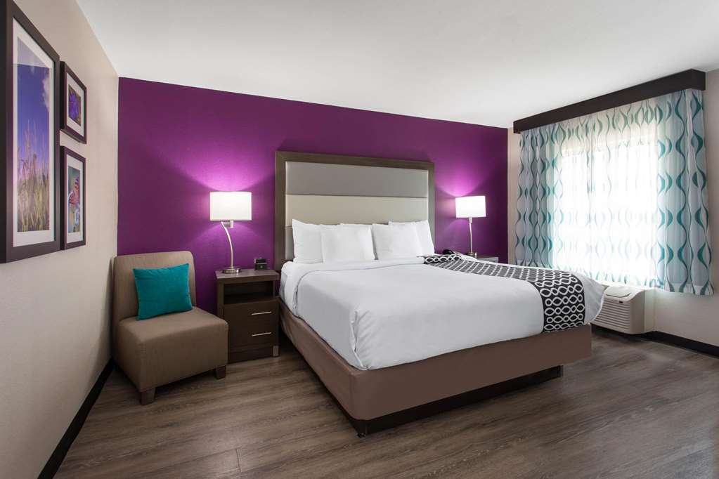 La Quinta Inn & Suites by Wyndham Effingham - photo 37
