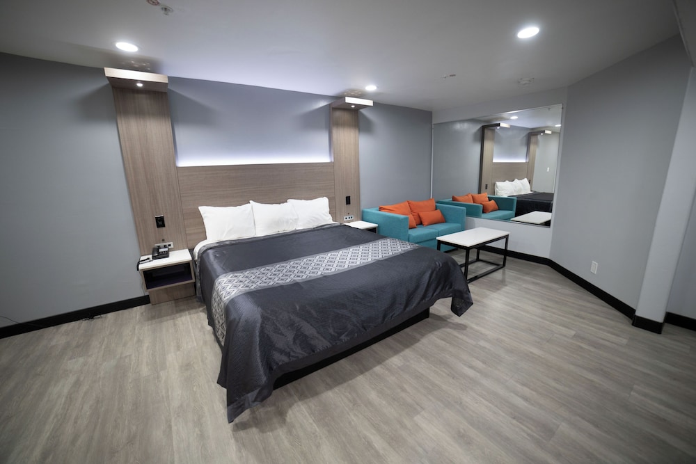 Express Inn & Suites - photo 15