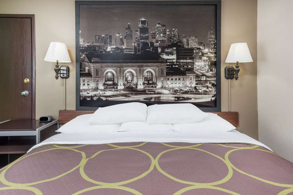 Super 8 by Wyndham Warrensburg - photo 4