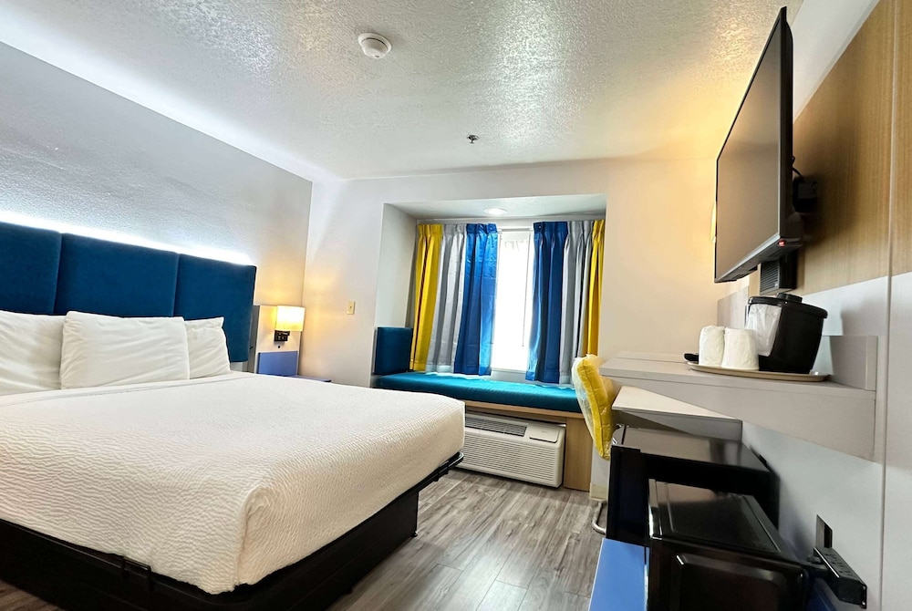 Microtel Inn by Wyndham Gallup - photo 11