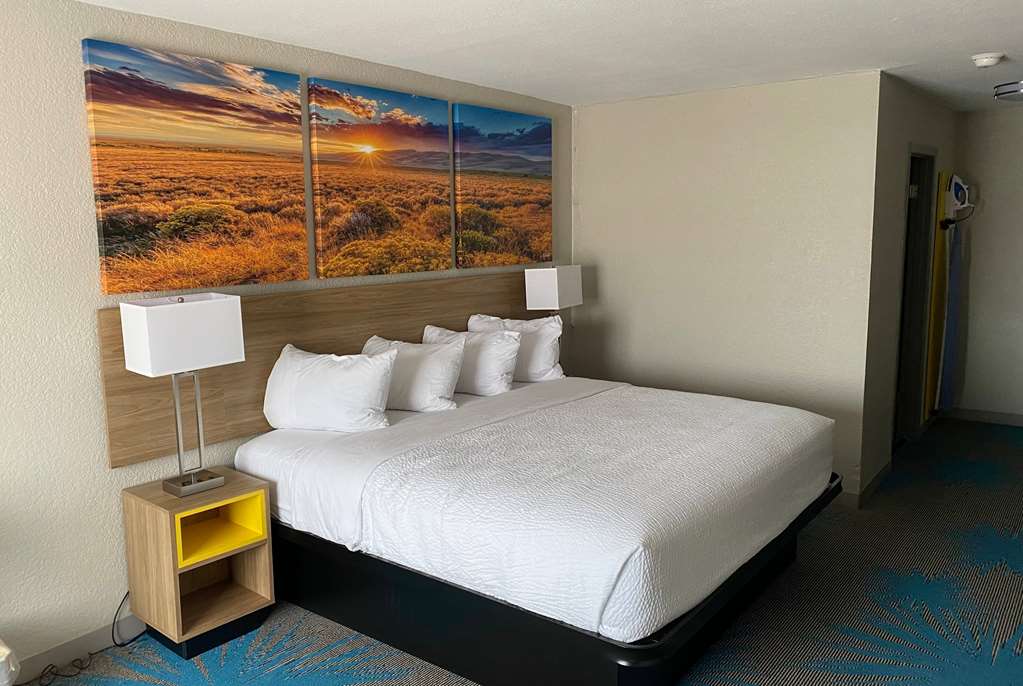 Days Inn by Wyndham Waco University Area - photo 29