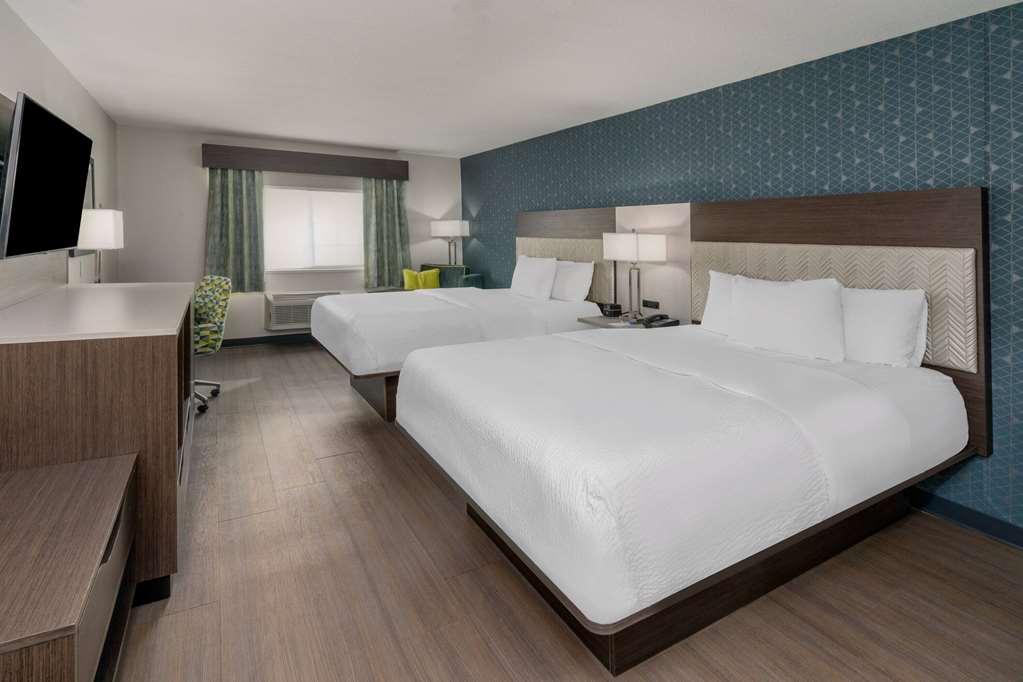 La Quinta Inn & Suites by Wyndham Santa Rosa - photo 15