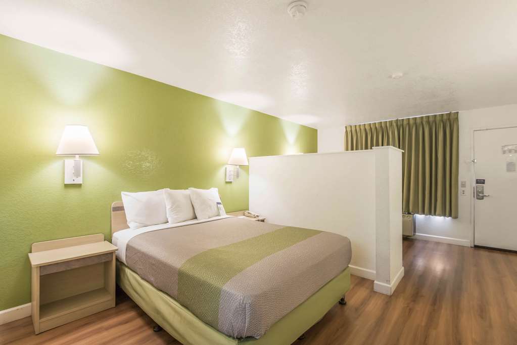 Motel 6 Hemet - photo 5