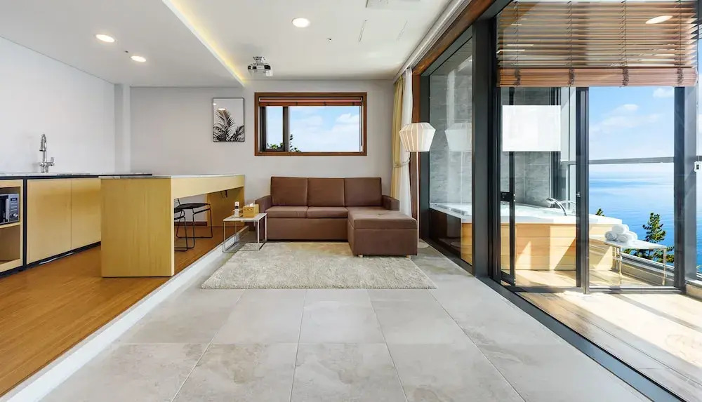 Le Grand Bleu — hotel in Yeosu