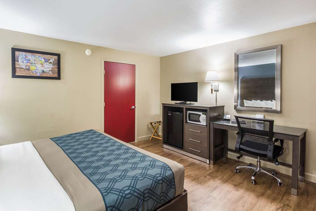 Econo Lodge Inn & Suites I 35 at Shawnee Mission - photo 20