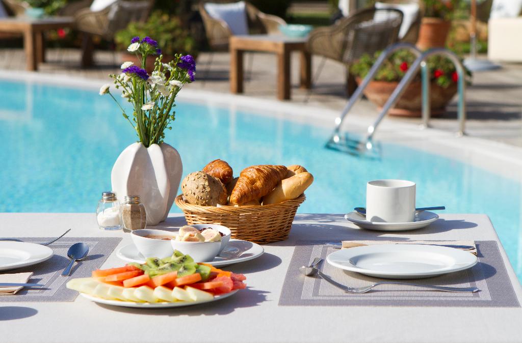 Casitas Alondras — 5-Star Luxury Hotel in Puerto Del Carmen, Spain