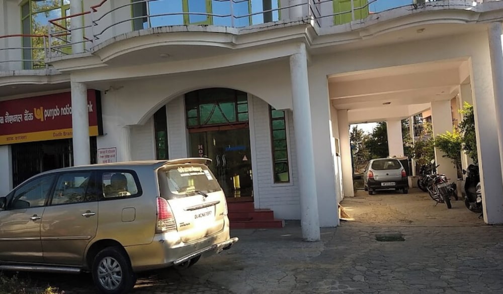 Goroomgo Hotel Dolphin Dalhousie in Palampur, India