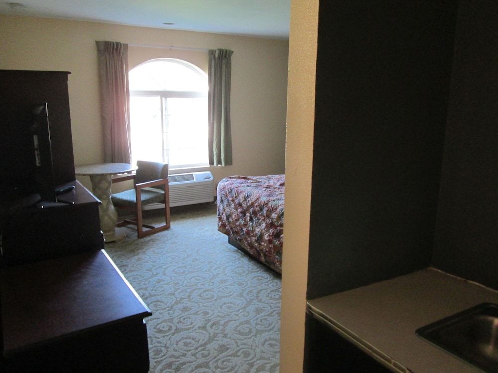 Delux Inn & Suites - photo 6