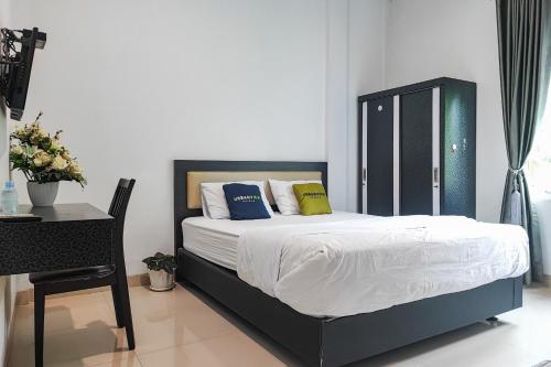 Urbanview Hotel Syariah near RSIA Annisa Jelutung Jambi in Jambi City, Indonesia