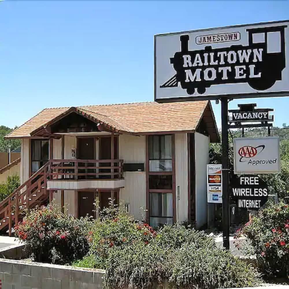 Jamestown Railtown Motel - photo 2