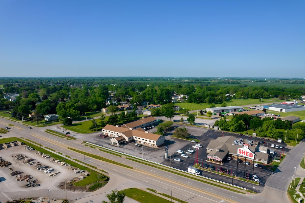 I 80 Inn & Suites - photo 22