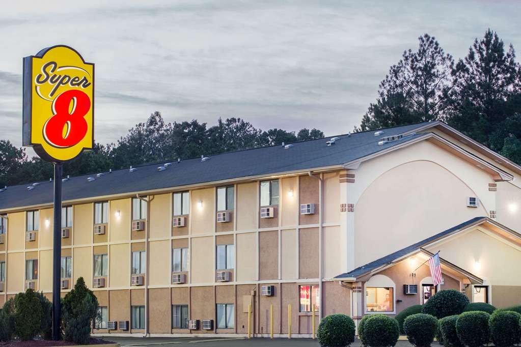 Super 8 by Wyndham Warner Robins in Warner Robins, United States