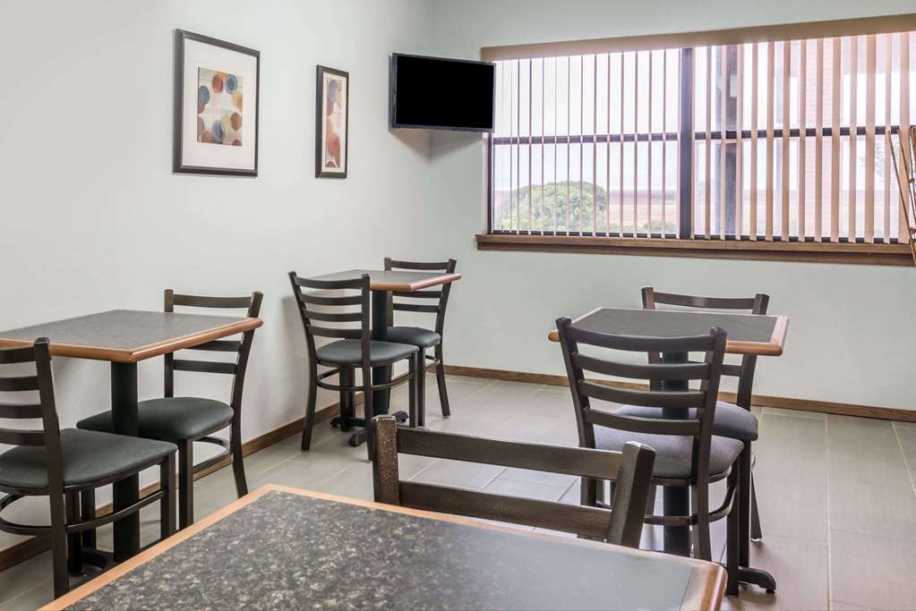 Knights Inn Slaton - photo 12